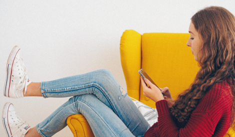 woman-with-phone-shopping